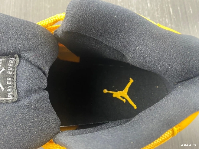 Jordan Air black and 11 yellow 0716
